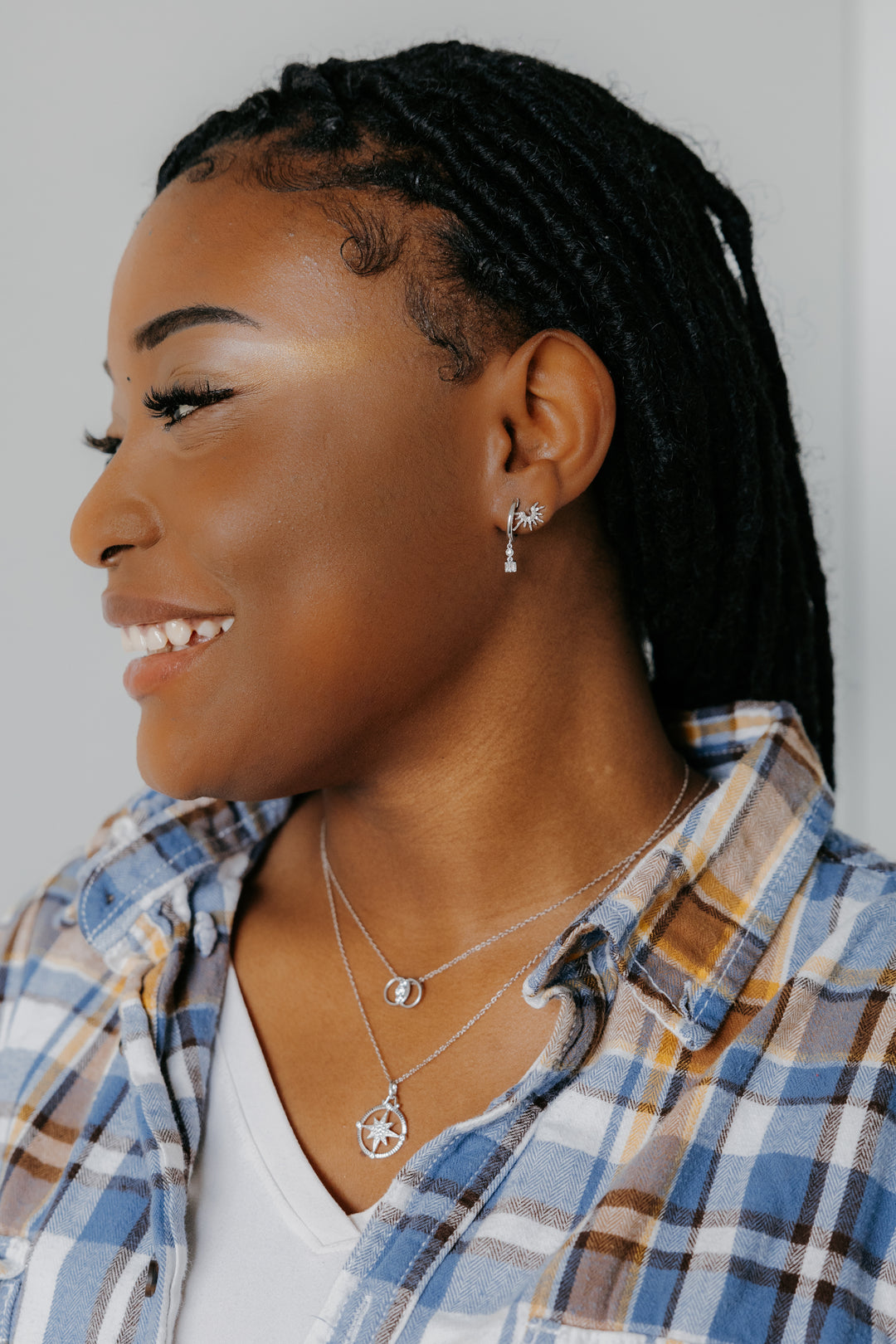 EARRINGS  RD V~ 0.04;